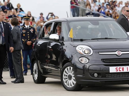 L’auto di Papa Francesco è all’asta. Ecco quanto costa la 500 L più ricercata del mondo