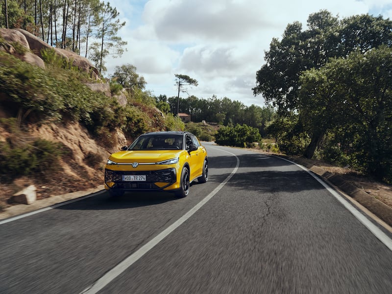 Nuova Volkswagen T-Roc, primo contatto: guarda la gallery 2