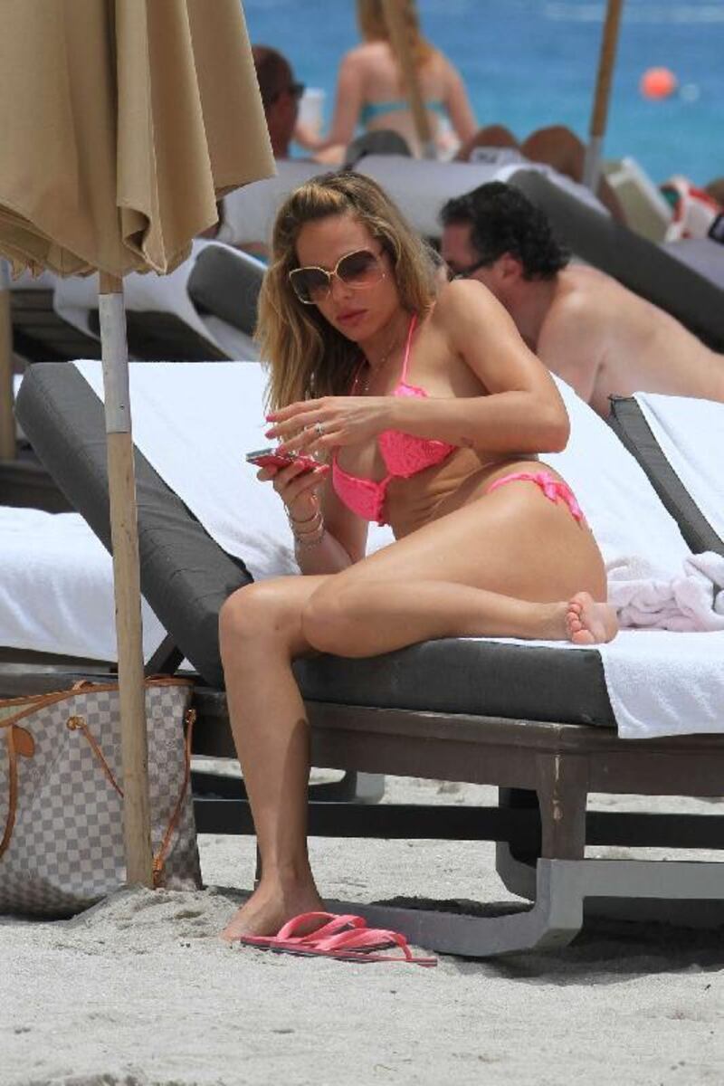 Ilary Blasi, le foto più sexy 40