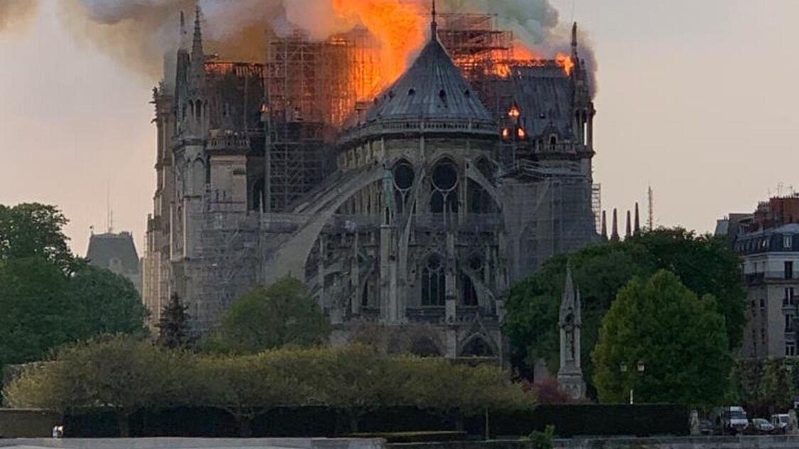 Notre Dame, l'impresa rivela: "Operai fumavano nel cantiere"