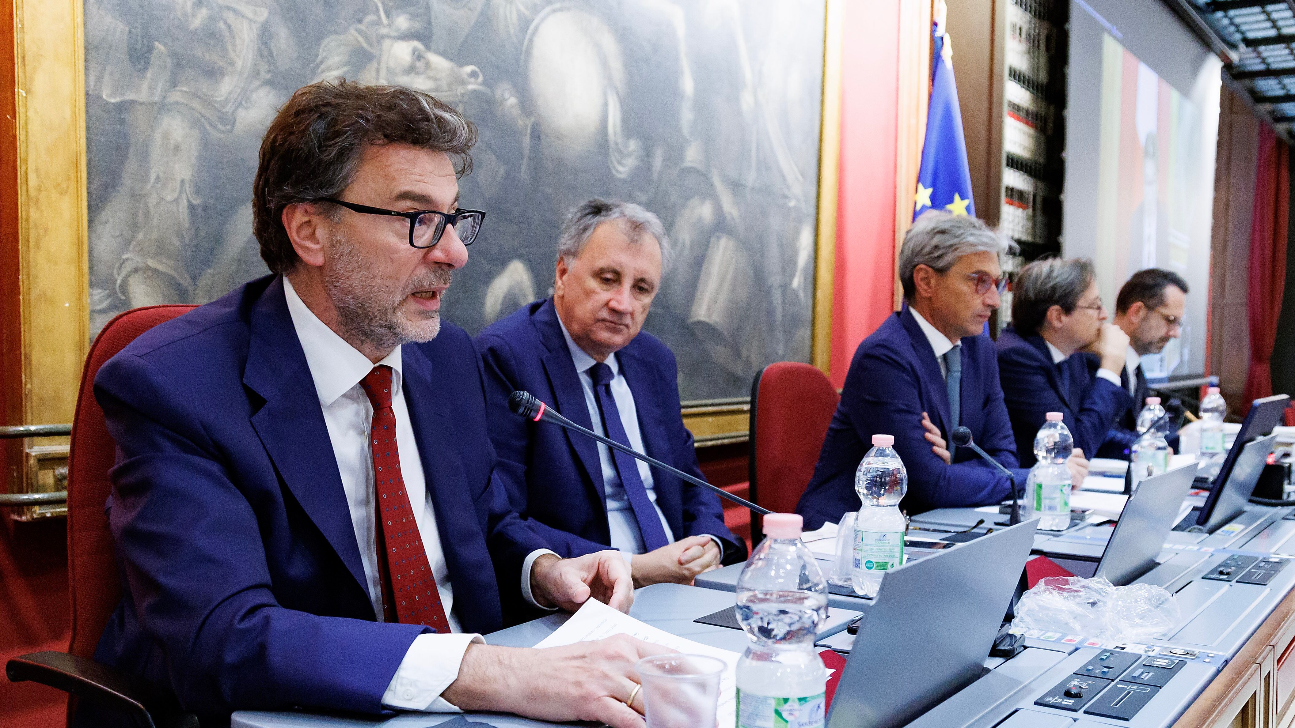 Manovra, Giorgetti: "Priorità cuneo, Irpef e sanità. Revisione valori catastali dopo bonus edilizi"