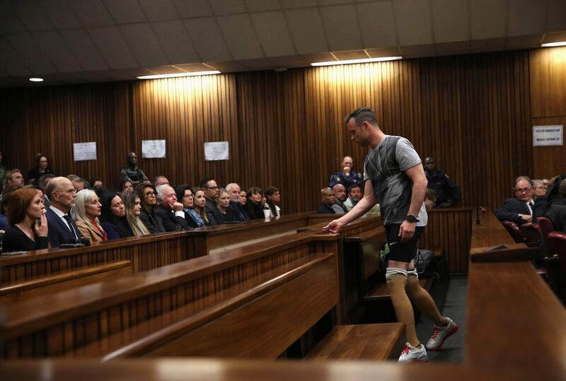 Pistorius sfila in aula senza protesi 2