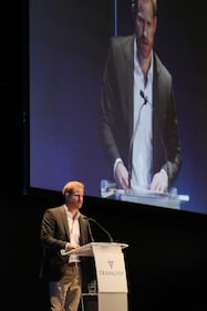 Principe Harry, le foto del convegno sul turismo 9