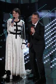 Sanremo 2017, gli outfit sexy della prima serata 39