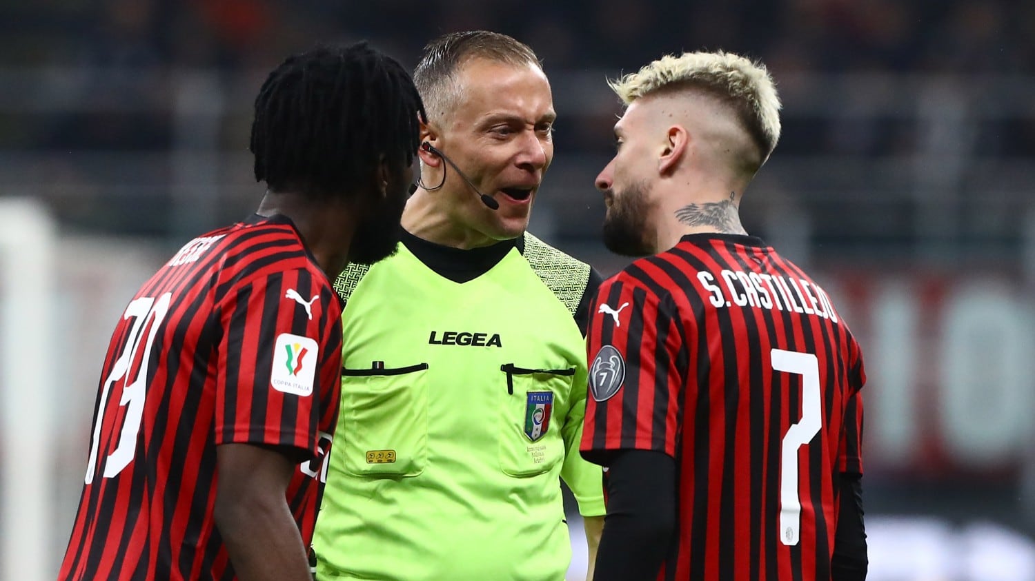 Milan, le decisioni dell'arbitro Valeri che fanno infuriare i rossoneri