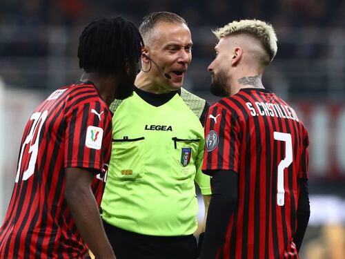 Milan, le decisioni dell'arbitro Valeri che fanno infuriare i rossoneri