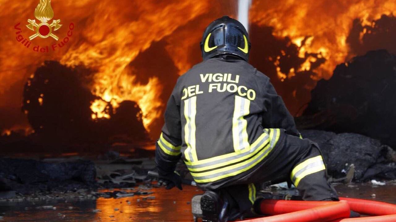 Basilicata, due vigili del fuoco morti in un incendio: stavano salvando una famiglia