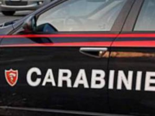Roma, in cinque tentano di rubare dentro il Van di un turista