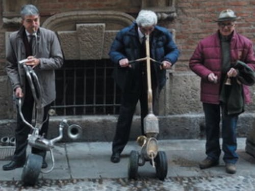 Le "Mototrombe" suonano la carica dell'arte innovativa (e un po' strana)