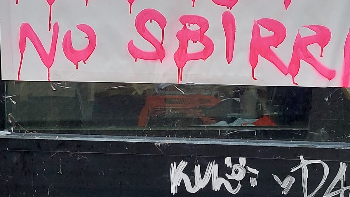 Antagonisti occupano l'ennesimo spazio a Milano. Silenzio del sindaco Sala