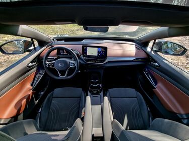 Volkswagen ID.5, guarda le foto del crossover coupè elettrico  13