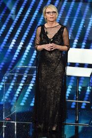 Sanremo 2017, gli outfit sexy della seconda serata 39