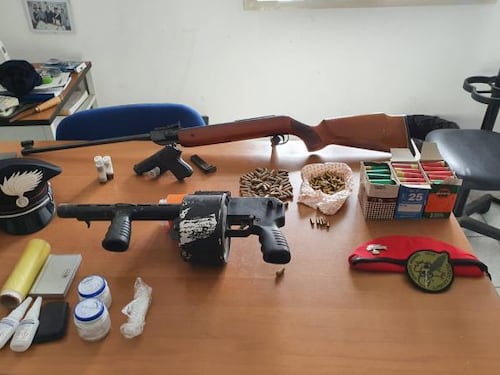 Armi e droga nascosti nell'ovile: arrestati due pastori