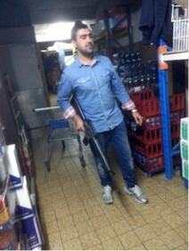 Terrorismo, arresti a Bari: foto col mitra in mano 4