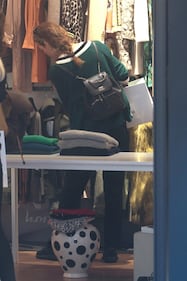 Ilary Blasi, shopping a Milano con l'amica Morena 9