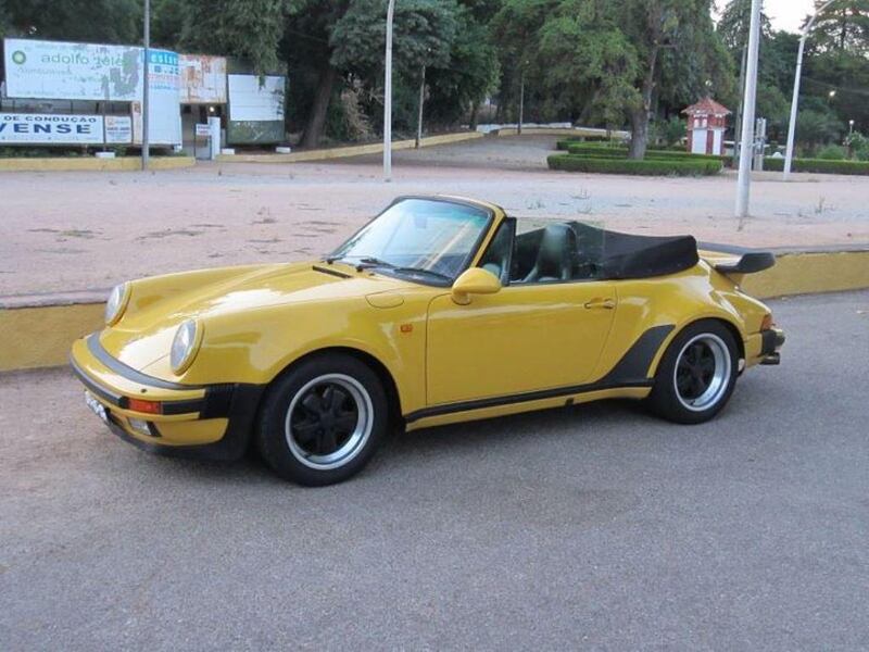La porsche 911 di Senna tinta di giallo