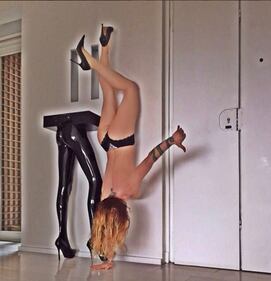 Naike Rivelli: lato b bollente sui social 2