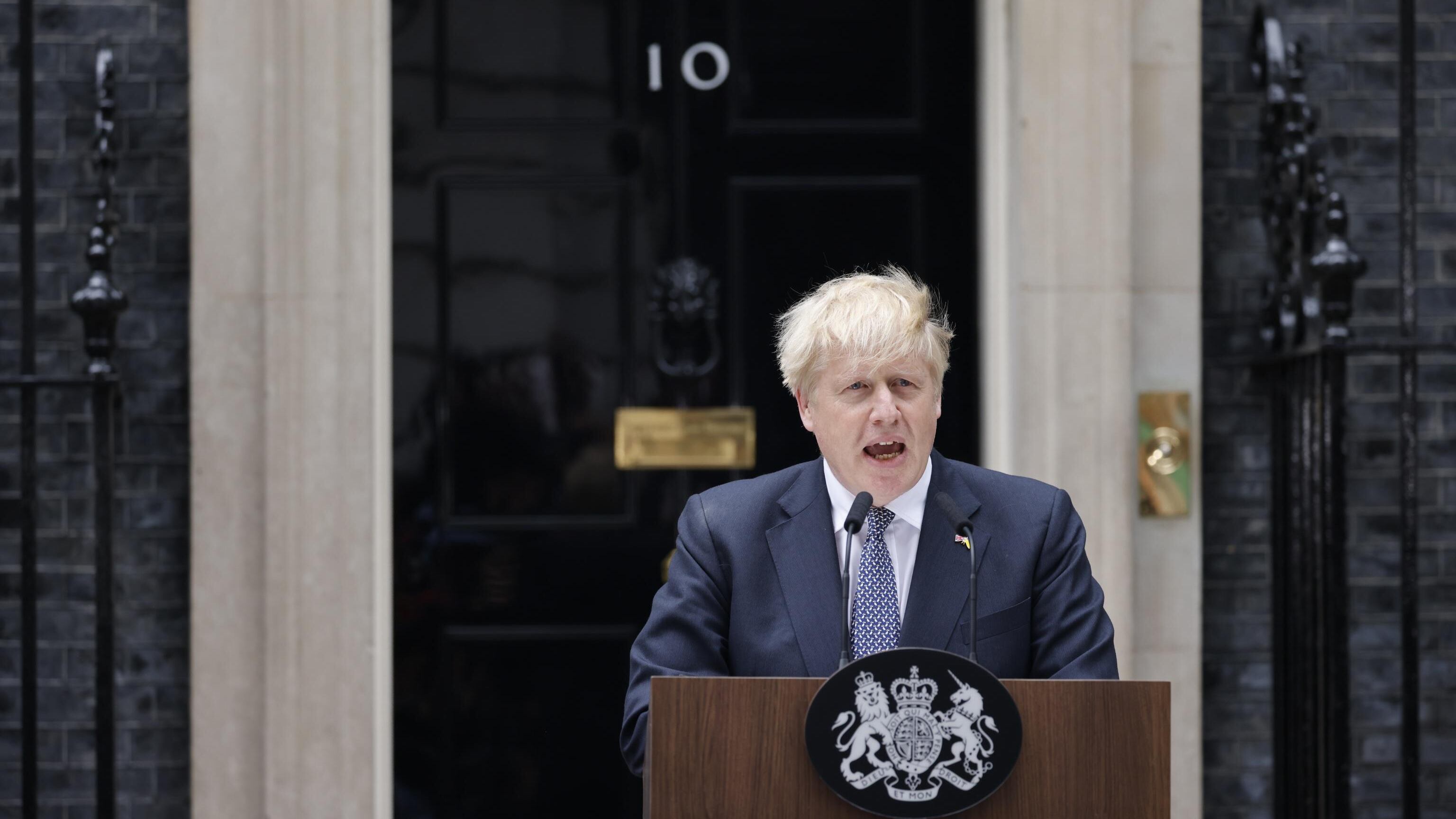 Boris Johnson si dimette: "Ma non avrei voluto". Affondato dalla fronda conservatrice