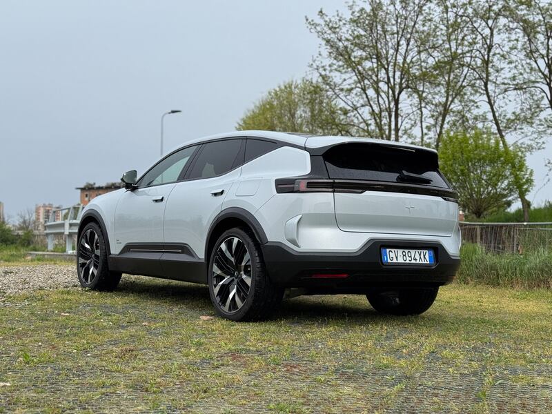 Polestar 3 Long Range AWD, la gallery del super SUV elettrico da 517 CV 1
