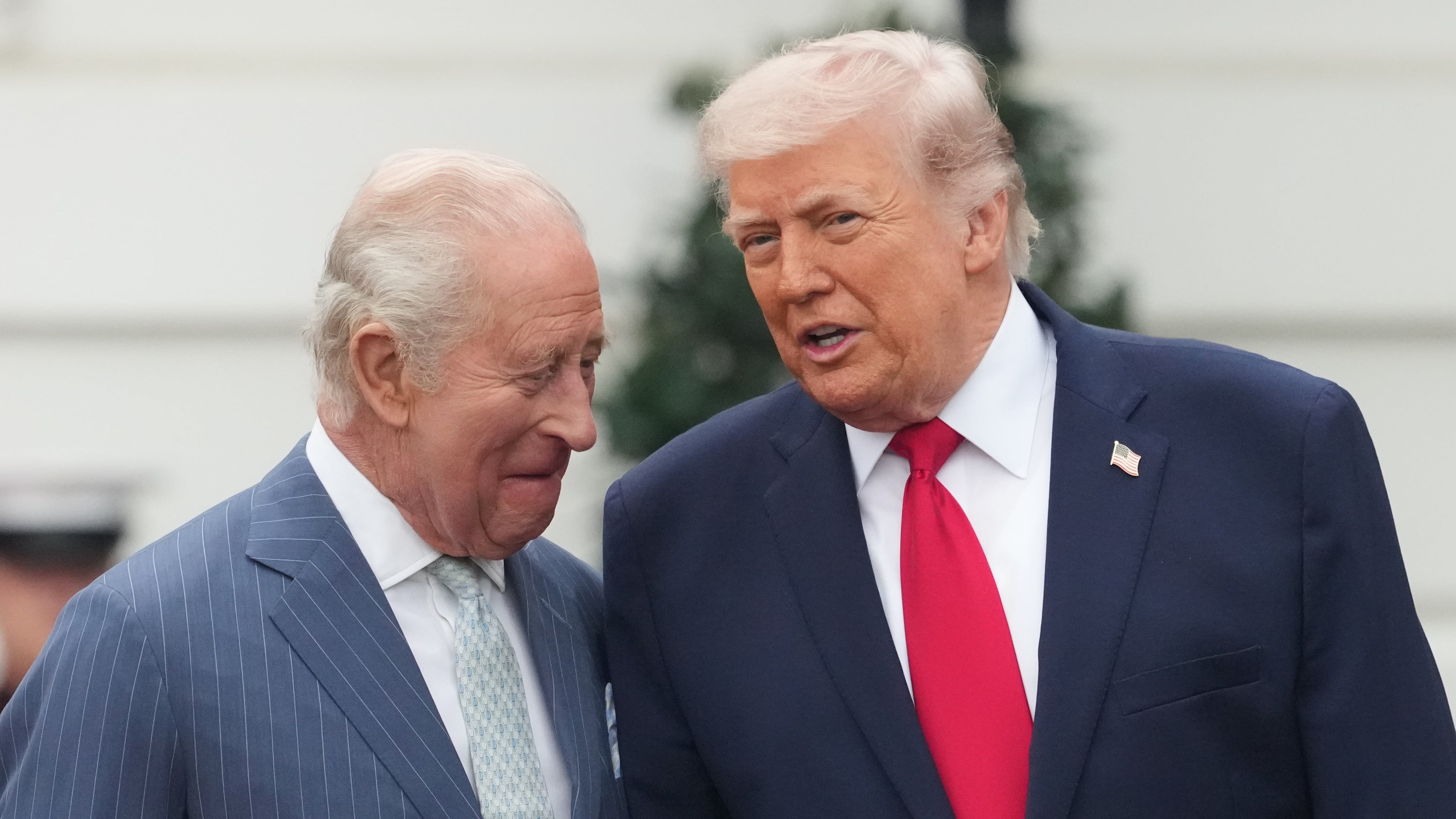 L'asse tra Donald e Carlo. "Mai alleati più stretti"