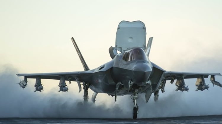 F-35B, prima missione di addestramento in modalità Bestia