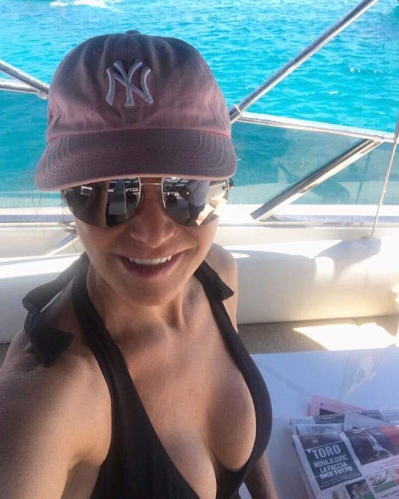Simona Ventura sexy in vacanza 13