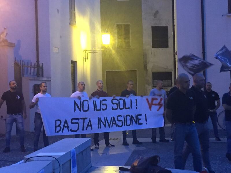 Mantova, blitz dell'estrema destra contro lo ius soli 4