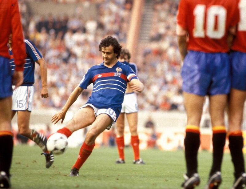 Sopra, il gol di Platini nella finale con la Spagna. Sotto, il Giornale celebra così il successo della Francia