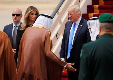 Melania Trump in Arabia Saudita senza il velo islamico 12