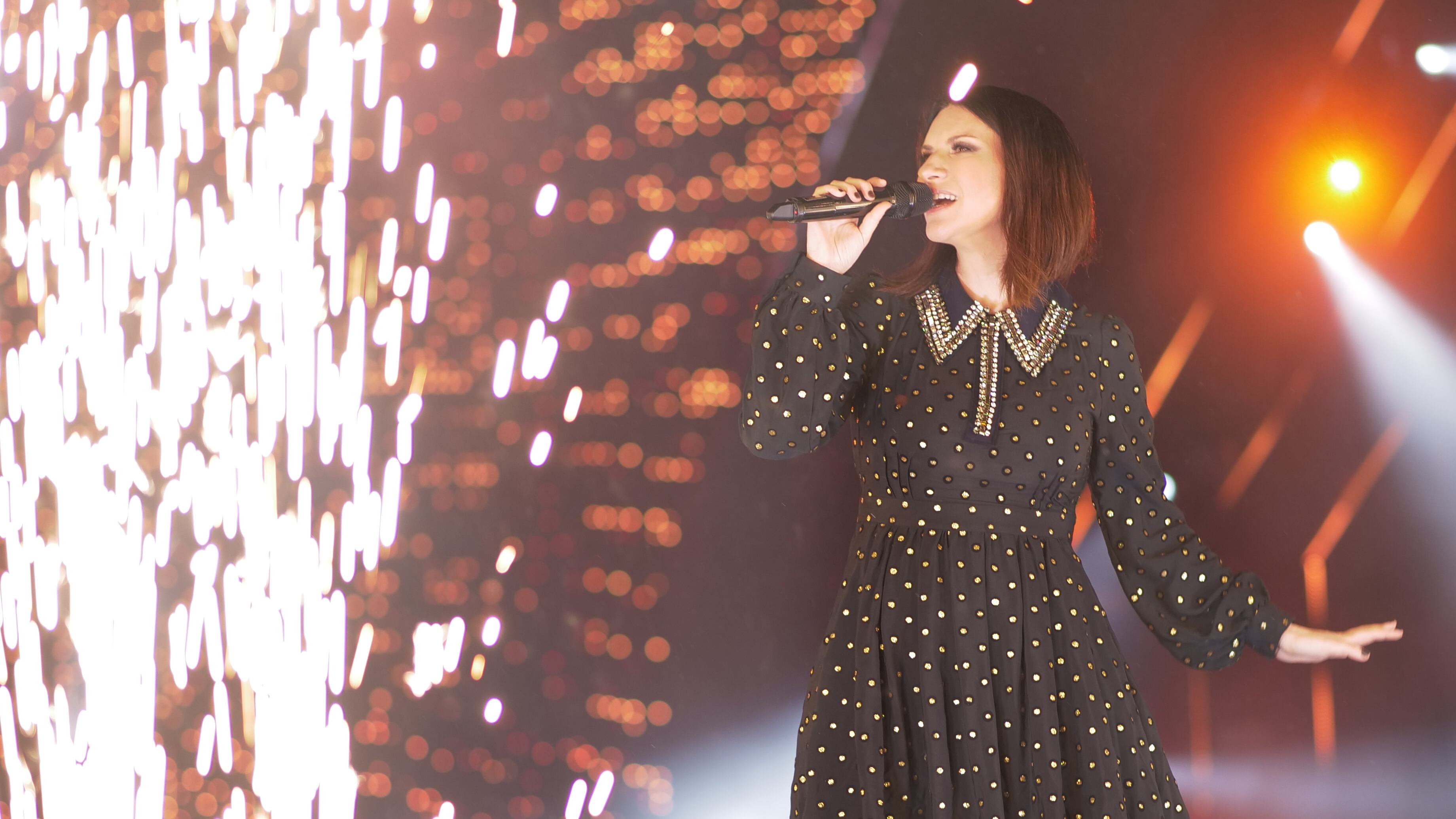 Pausini lancia una frecciata a Ken: "Sei grande, ma funziona tutto?"