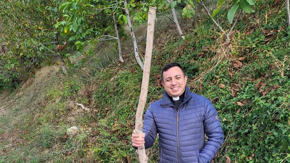 Sacerdote si schianta in auto, poi la sorpresa: è positivo alla cocaina
