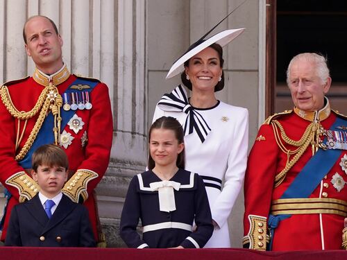 Rieccola. È la vera regina. La monarchia inglese in mano a una borghese