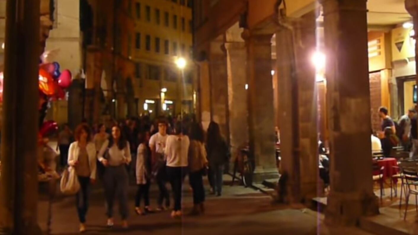 Pisa, malviventi pestano un 24enne e lo rapinano: indagini in corso