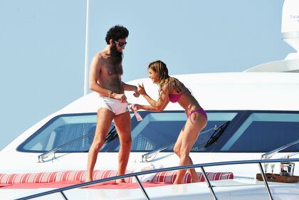 Elisabetta Canalis sexy, lato b al mare 16