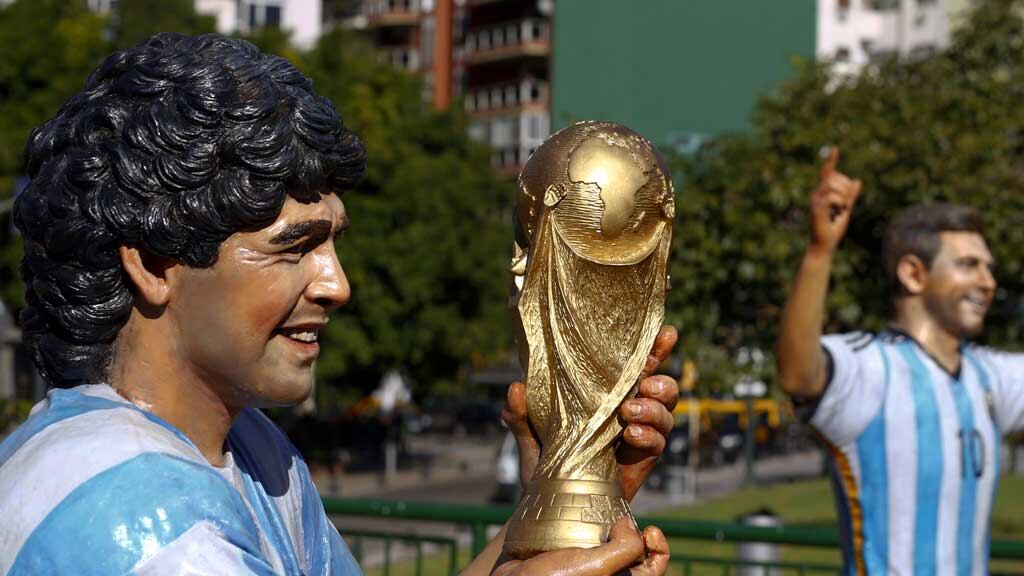 Maradona carica Messi "Gli stenderò il tappeto rosso, stasera il suo match"