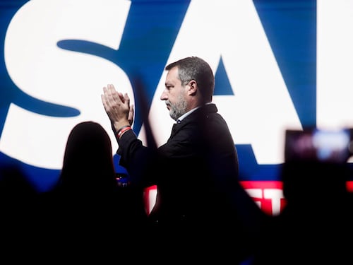 Lega, Salvini confermato segretario. La frecciata ai dissidenti: “Invitare a boicottare Pontida è tradimento del leghismo”