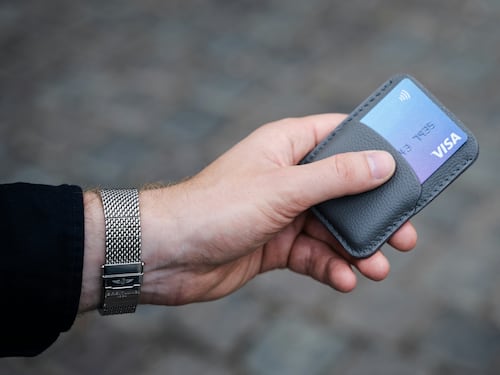 Londra dribbla gli Usa sulle carte per arginare lo strapotere di Visa