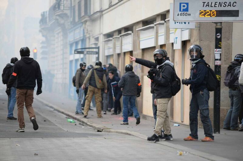 Scontri tra polizia e manifestanti anti Le Pen: numerosi feriti 20