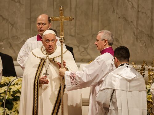 “Oggi il nostro cuore è a Betlemme”. E Papa Francesco cita Tolkien nella notte di Natale