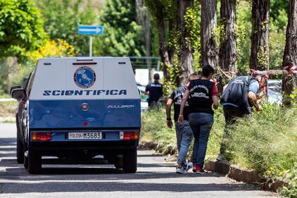 Omicidio-suicidio di Roma: l'arrivo della scientifica e il ritrovamento dell'auto dell'assassino 4