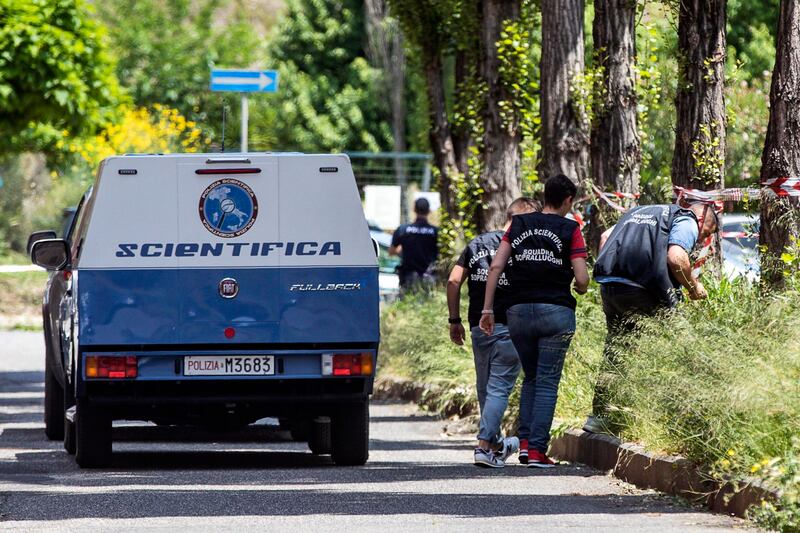 Omicidio-suicidio di Roma: l'arrivo della scientifica e il ritrovamento dell'auto dell'assassino 4