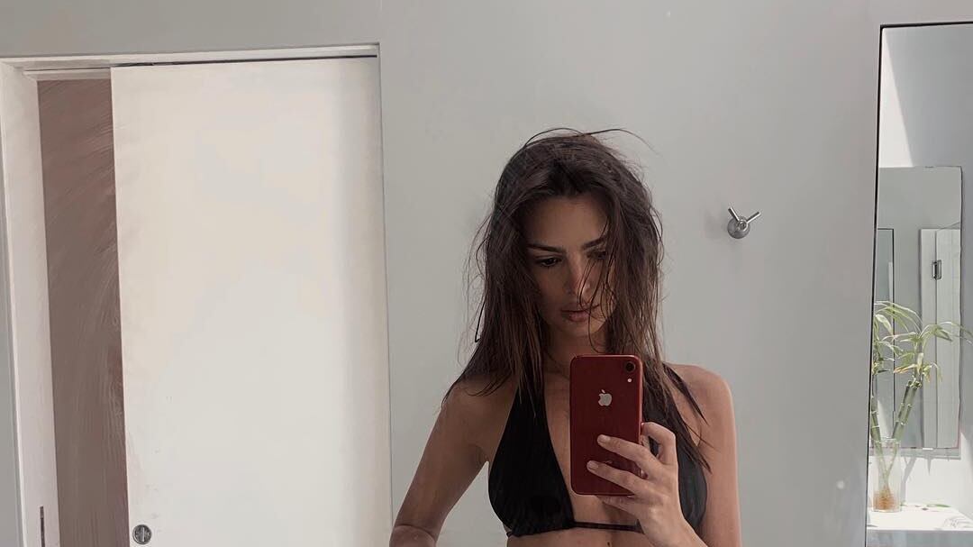 Emily Ratajkowski troppo magra? Un follower italiano le consiglia la ricetta della nonna