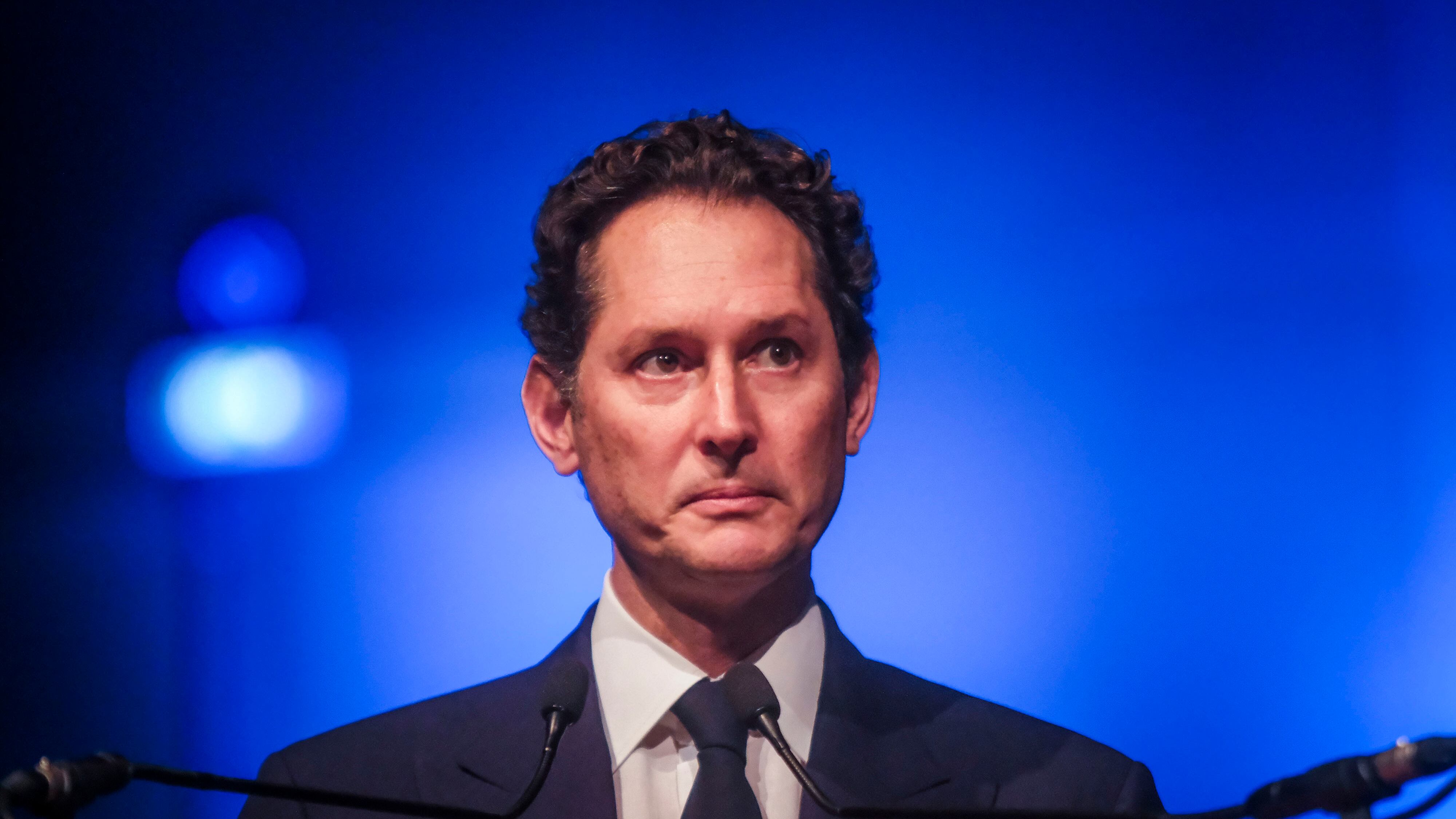 La giravolta di John Elkann che aveva sfidato il governo