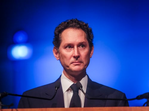 La giravolta di John Elkann che aveva sfidato il governo