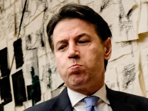 "Basta accozzaglie". La base grillina striglia Conte sull'Abruzzo