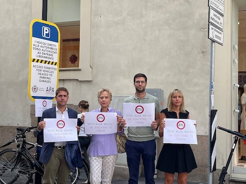 Milano, parte la nuova Ztl e scatta la protesta: "Multe solo per fare cassa"