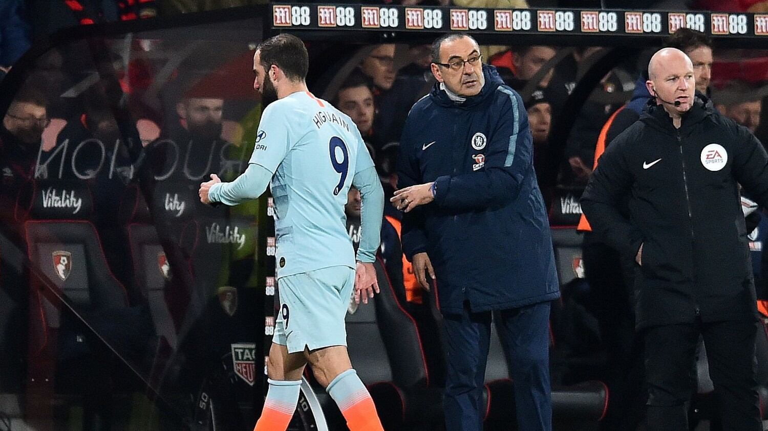 Higuain, esordio da incubo in Premier: le critiche già impazzano
