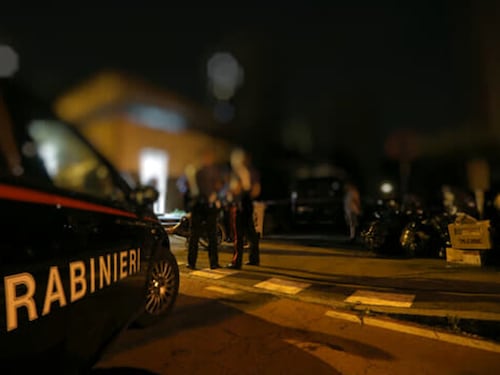 Uccide il marito 87enne malato di Alzheimer e poi tenta il suicidio