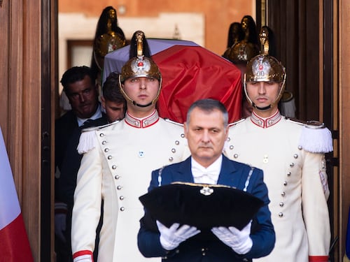 I funerali laici di Napolitano. Il figlio: "Fece anche errori"