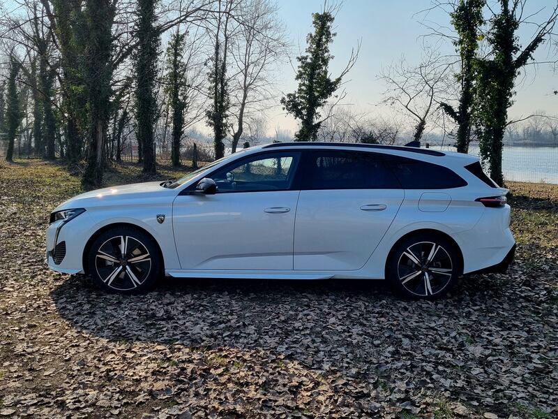 Peugeot 308 SW, guarda le foto 15